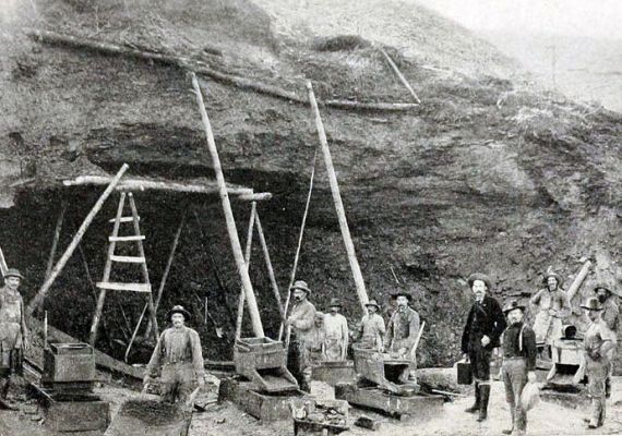 klondike-mining-1899